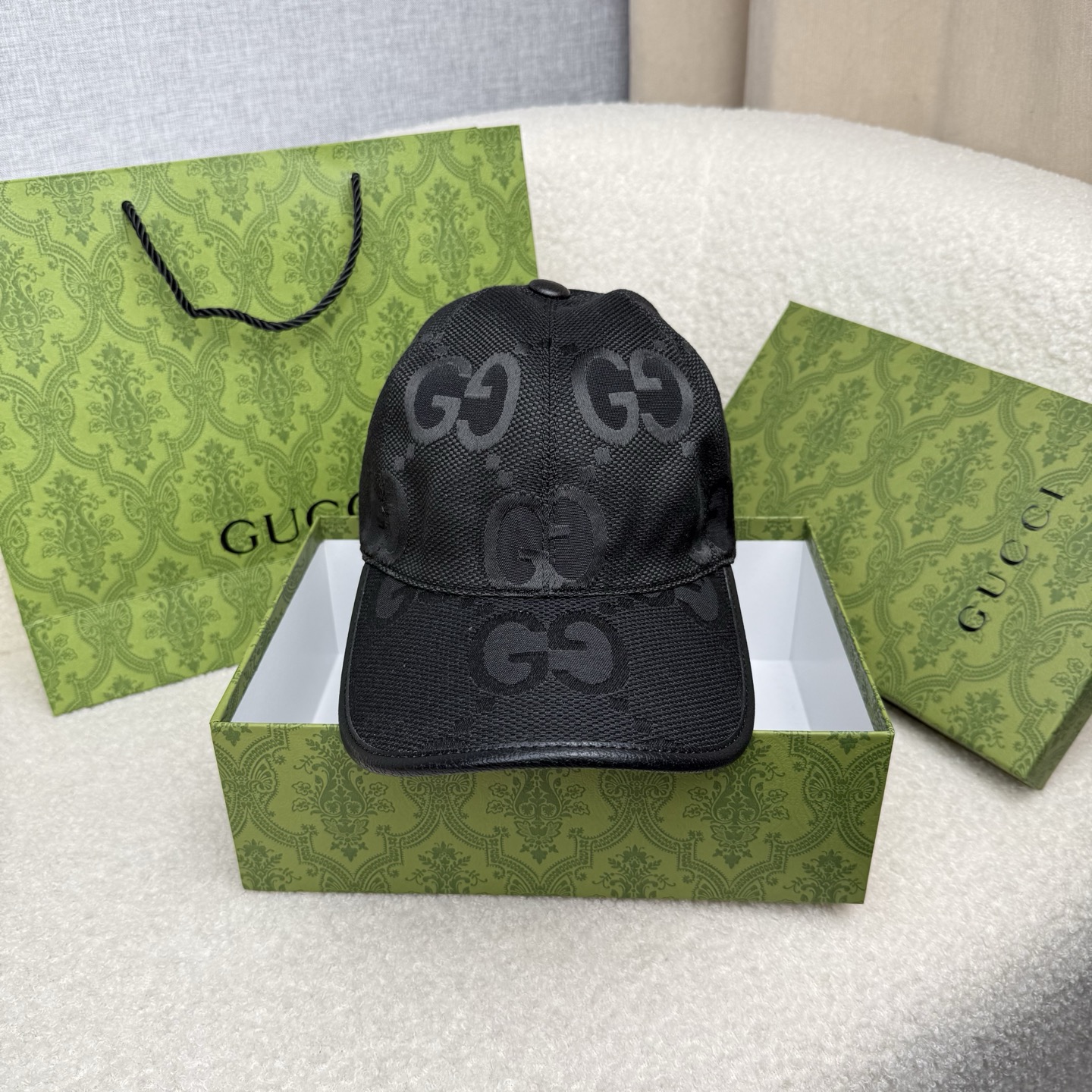 🌹。G家。【超A品质-配透明防尘袋】最新款！时尚潮流，高端做工！每一个帽子都是用心之作！牛津材质！头层牛皮！非一般的品质