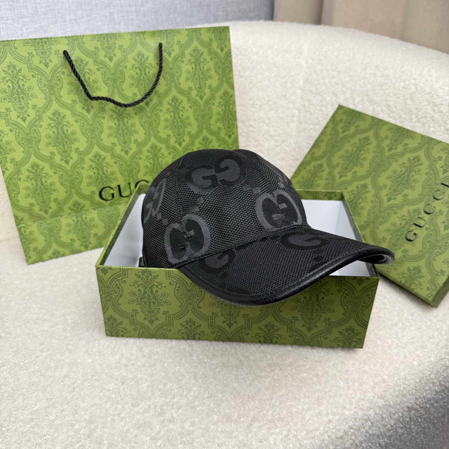 🌹。G家。【超A品质-配透明防尘袋】最新款！时尚潮流，高端做工！每一个帽子都是用心之作！牛津材质！头层牛皮！非一般的品质