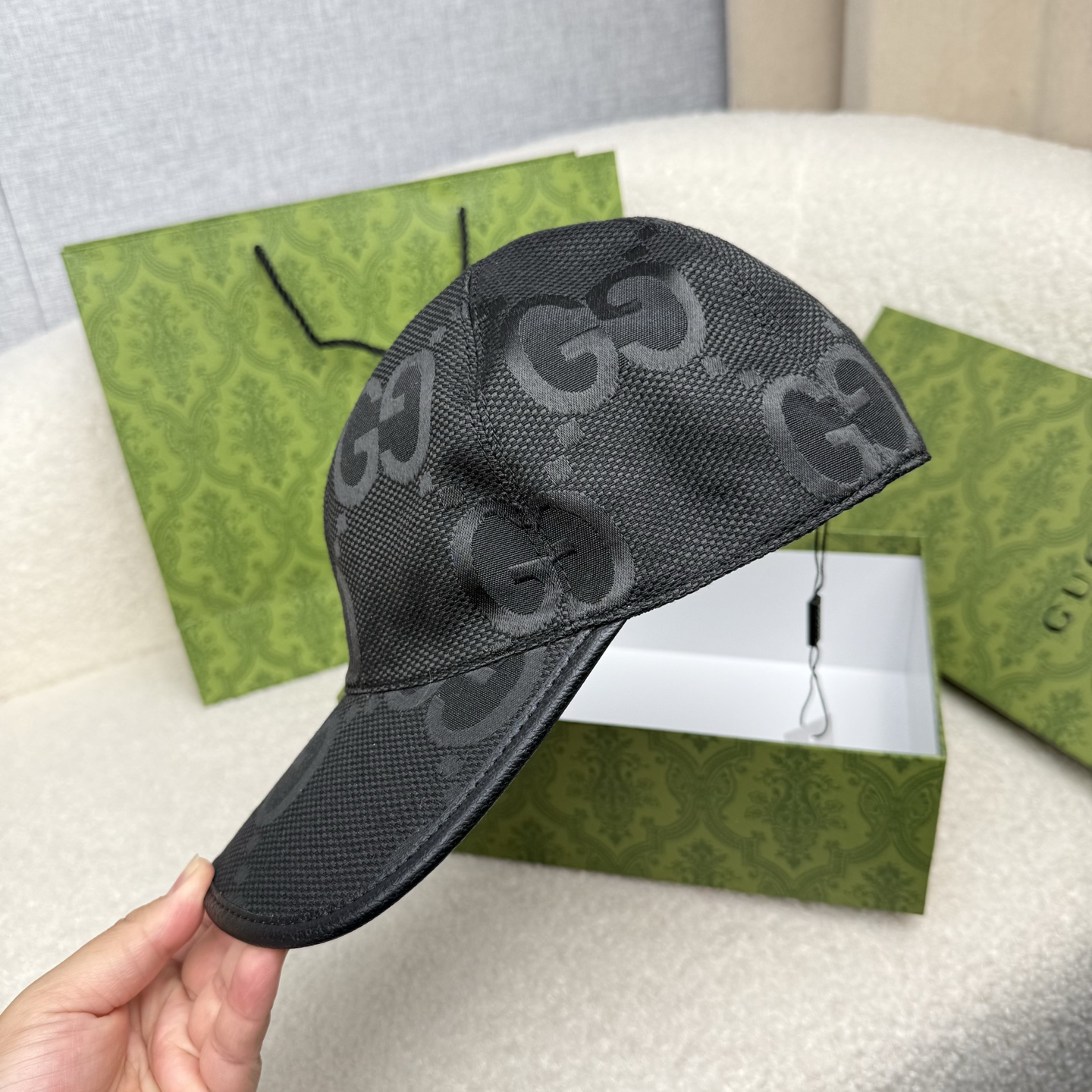 🌹。G家。【超A品质-配透明防尘袋】最新款！时尚潮流，高端做工！每一个帽子都是用心之作！牛津材质！头层牛皮！非一般的品质
