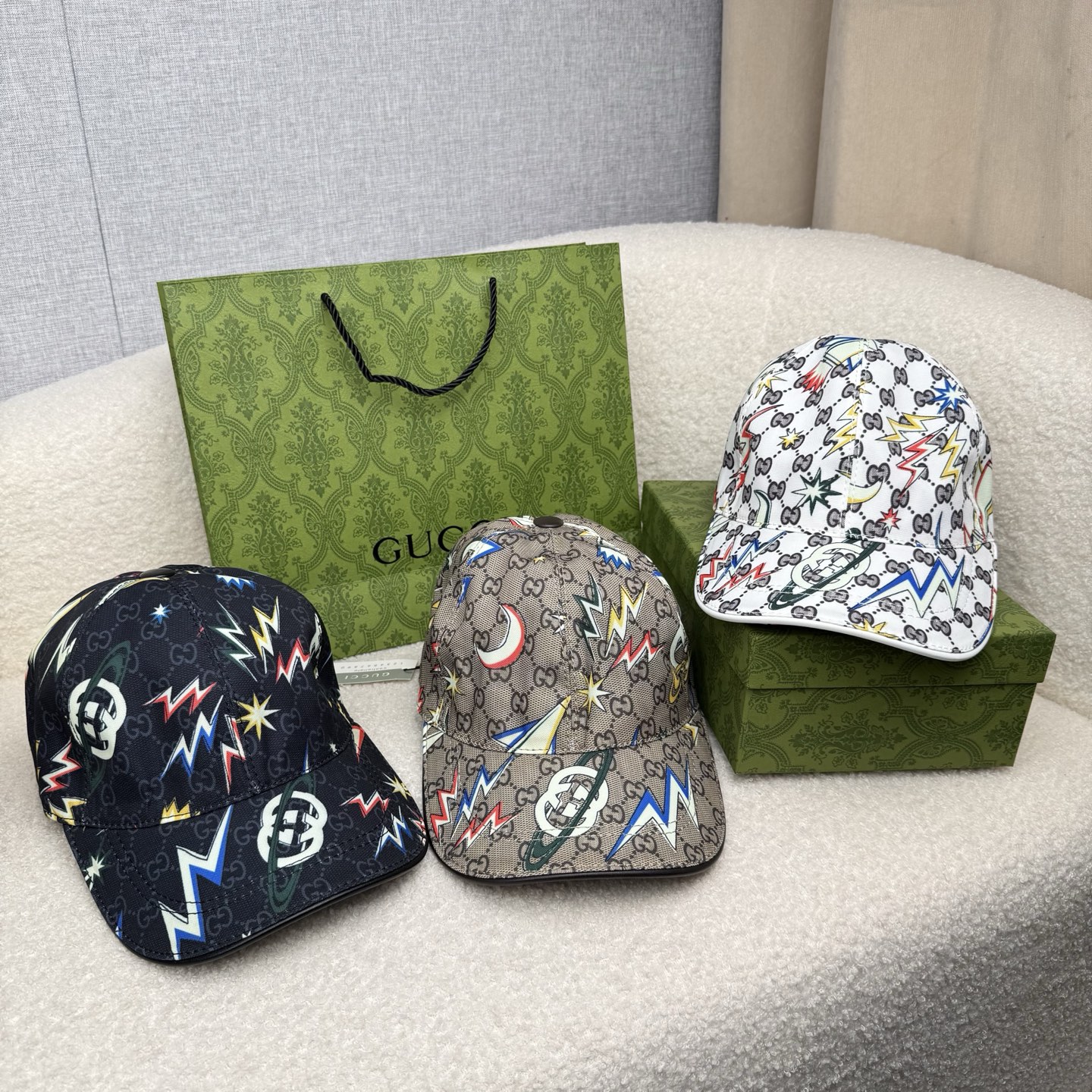NO:824921,.G Home.【Super A quality】The latest model!  Fashion trend, high-end workmanship!  Every hat is made with care!  Oxford material!  First layer of cowhide!  Comes with box, dust bag, extraordinary quality, details are also very important. Genuine leather cap nails, leather adjustment strap!  Hats, straw hats, bucket hats, baseball caps, hats, gucci, espadrilles, cowhide, hats19860909.G家.【超A品质】最新款！时尚潮流,高端做工！每一个帽子都是用心之作！牛津材质！头层牛皮！配盒子、防尘袋、非一般的品质,细节也很重要.真皮帽钉,真皮调节带！帽子草帽渔夫帽棒球帽,帽子,gucci,espadrilles,cowhide,hats,hat