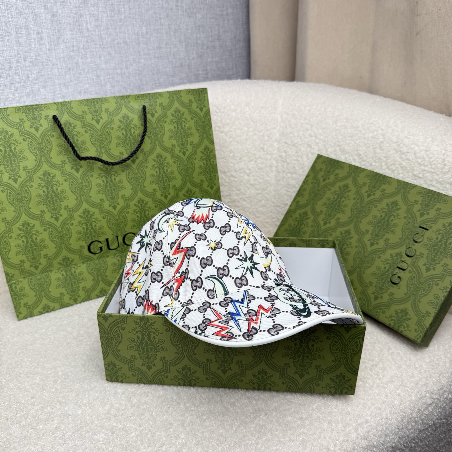 🌹。G家。【超A品质-配透明防尘袋】最新款！时尚潮流，高端做工！每一个帽子都是用心之作！牛津材质！头层牛皮！非一般的品质