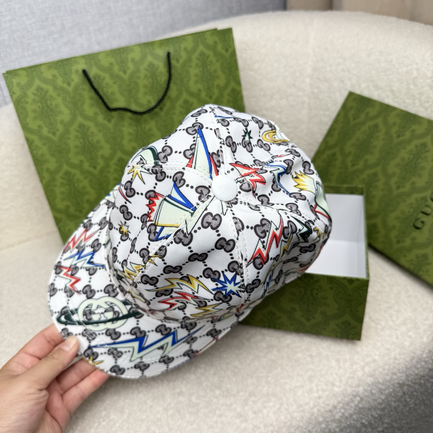 🌹。G家。【超A品质-配透明防尘袋】最新款！时尚潮流，高端做工！每一个帽子都是用心之作！牛津材质！头层牛皮！非一般的品质