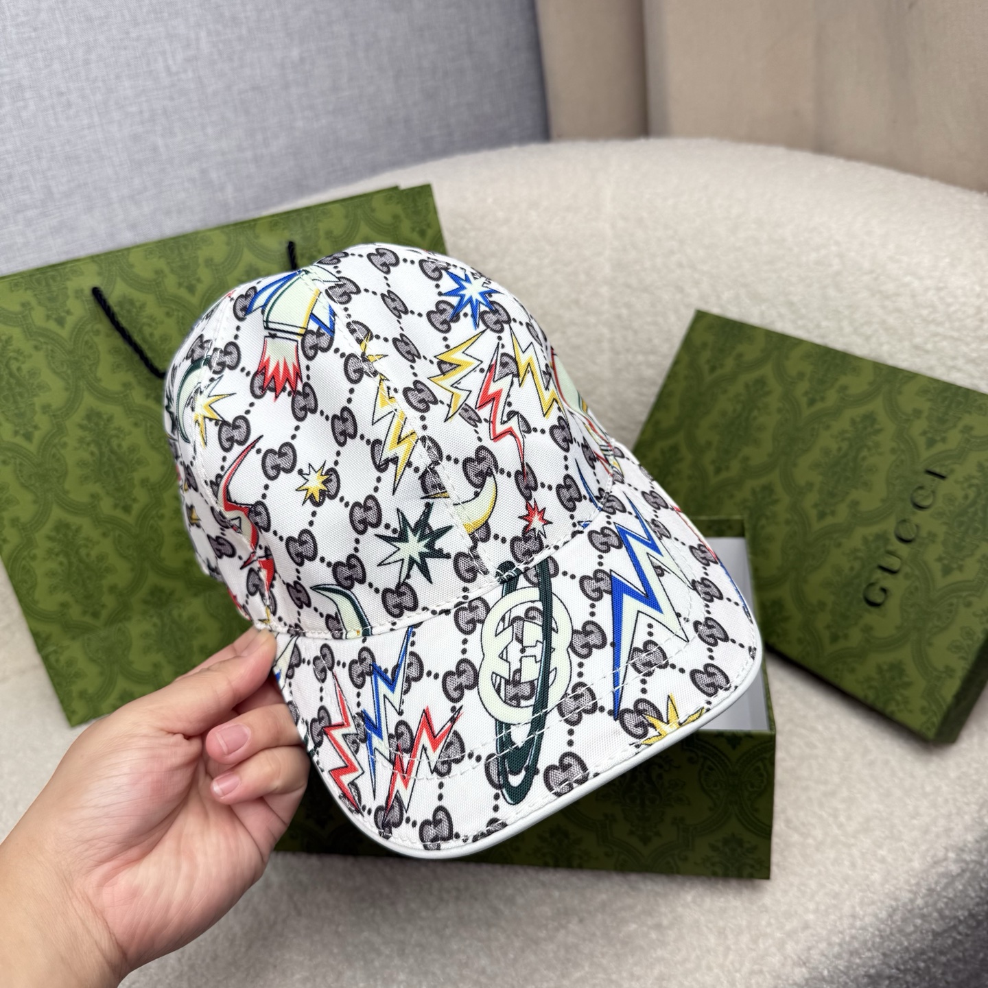 🌹。G家。【超A品质-配透明防尘袋】最新款！时尚潮流，高端做工！每一个帽子都是用心之作！牛津材质！头层牛皮！非一般的品质
