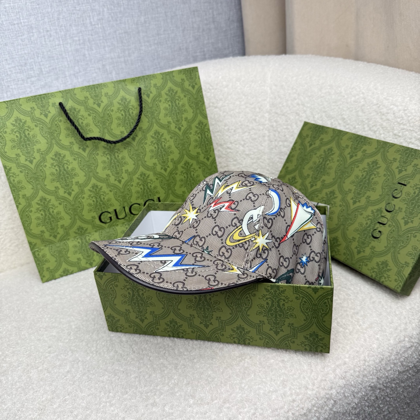 🌹。G家。【超A品质-配透明防尘袋】最新款！时尚潮流，高端做工！每一个帽子都是用心之作！牛津材质！头层牛皮！非一般的品质