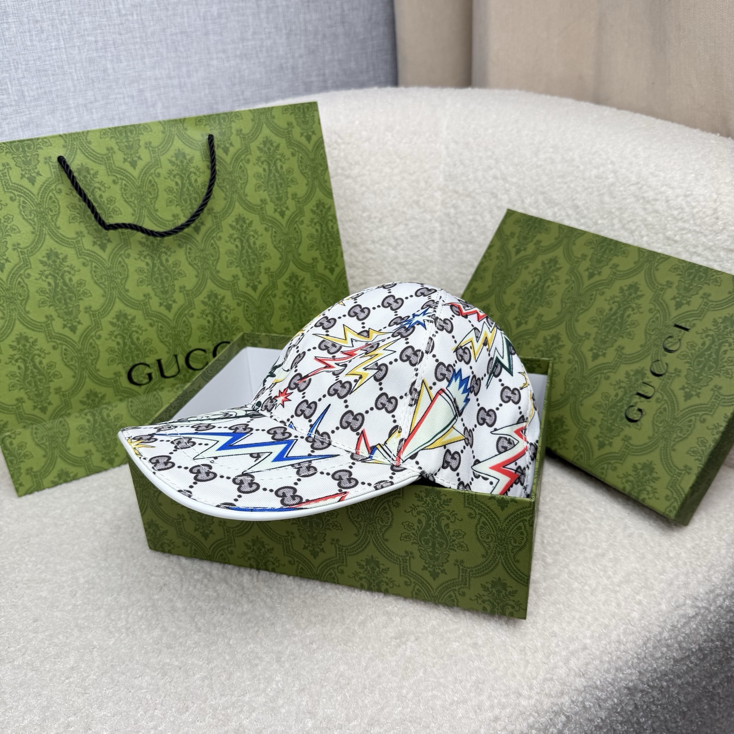 🌹。G家。【超A品质-配透明防尘袋】最新款！时尚潮流，高端做工！每一个帽子都是用心之作！牛津材质！头层牛皮！非一般的品质