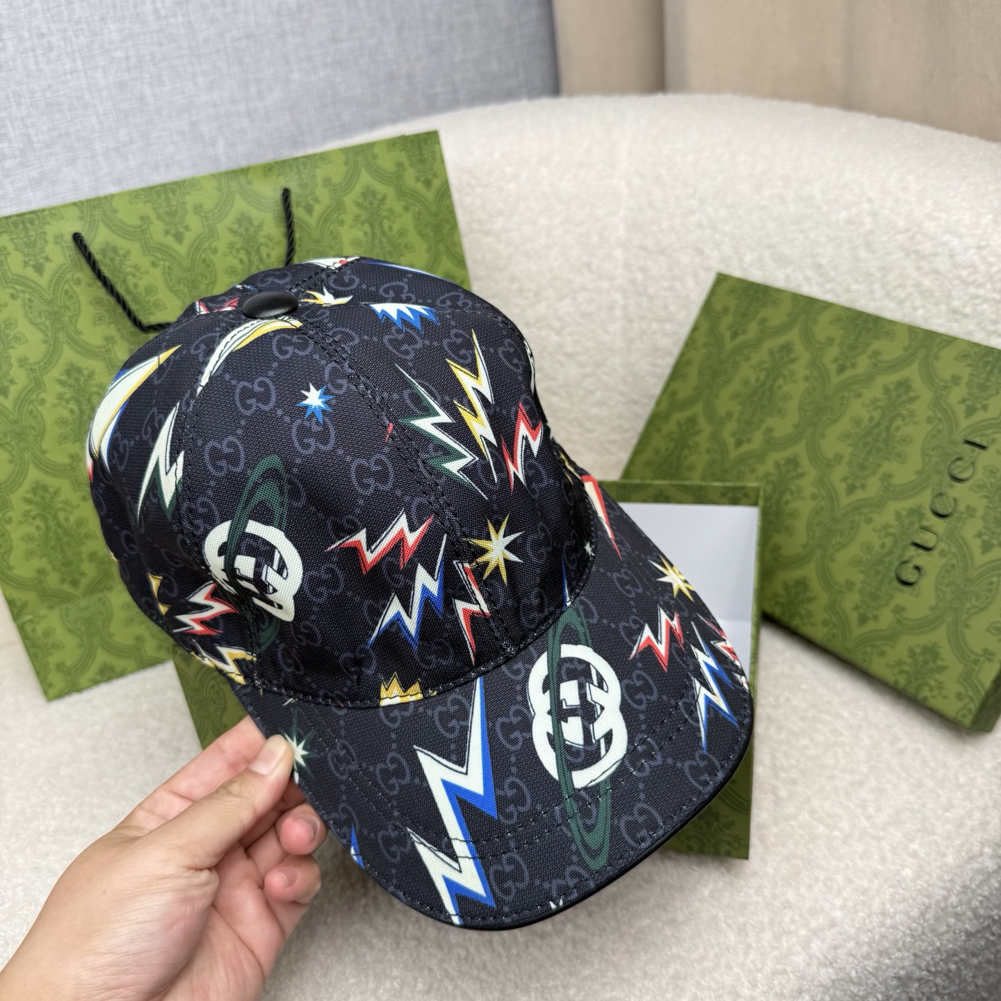 🌹。G家。【超A品质-配透明防尘袋】最新款！时尚潮流，高端做工！每一个帽子都是用心之作！牛津材质！头层牛皮！非一般的品质