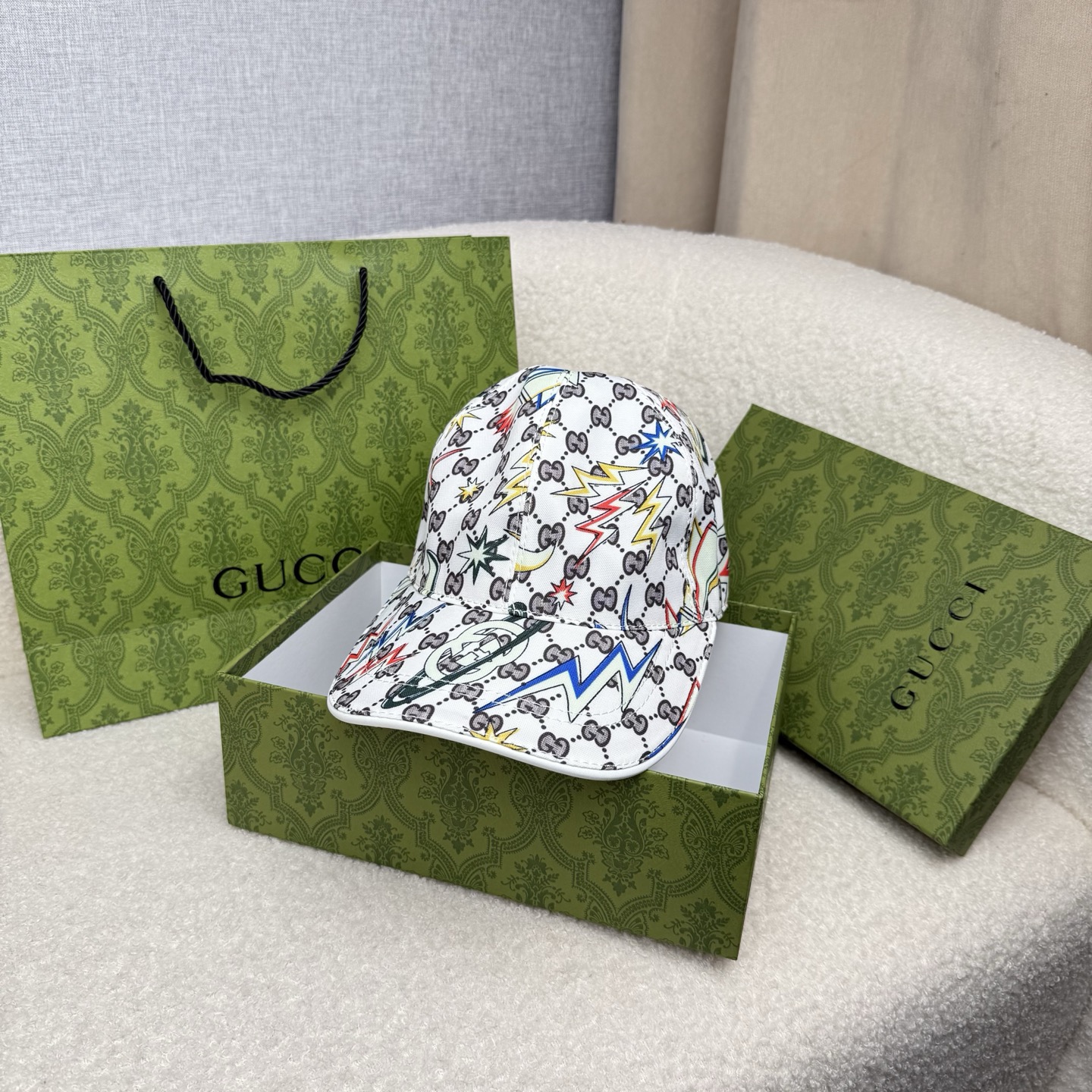 🌹。G家。【超A品质-配透明防尘袋】最新款！时尚潮流，高端做工！每一个帽子都是用心之作！牛津材质！头层牛皮！非一般的品质