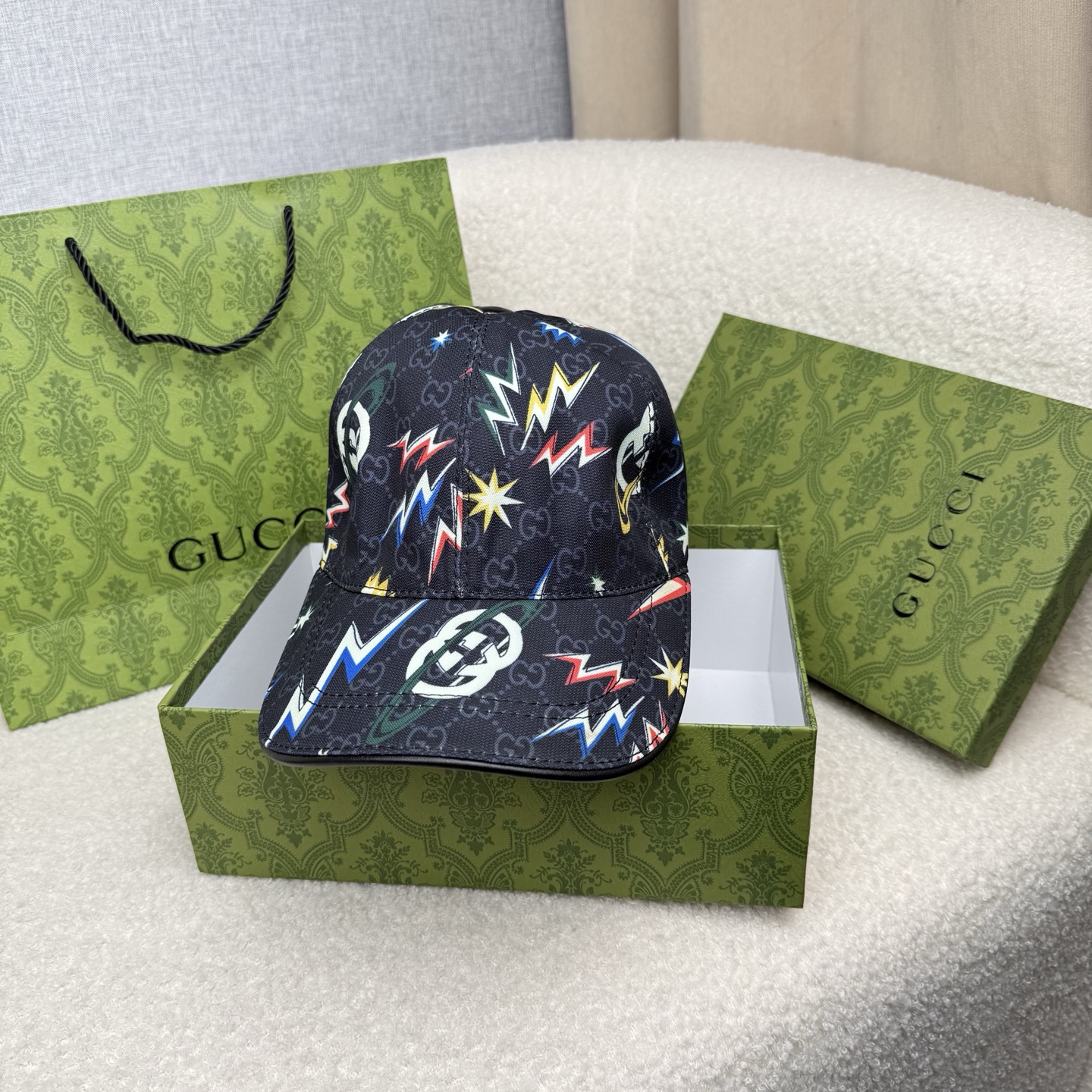 🌹。G家。【超A品质-配透明防尘袋】最新款！时尚潮流，高端做工！每一个帽子都是用心之作！牛津材质！头层牛皮！非一般的品质