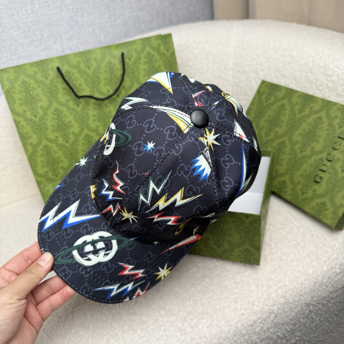 🌹。G家。【超A品质-配透明防尘袋】最新款！时尚潮流，高端做工！每一个帽子都是用心之作！牛津材质！头层牛皮！非一般的品质