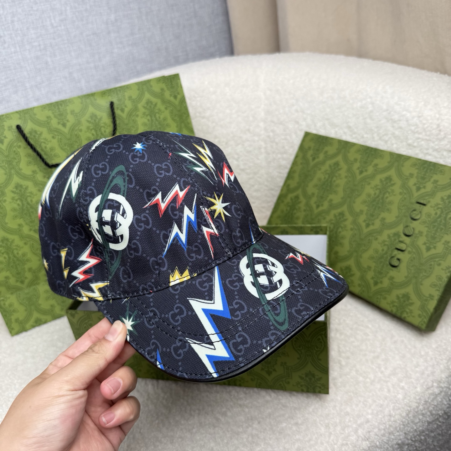 🌹。G家。【超A品质-配透明防尘袋】最新款！时尚潮流，高端做工！每一个帽子都是用心之作！牛津材质！头层牛皮！非一般的品质