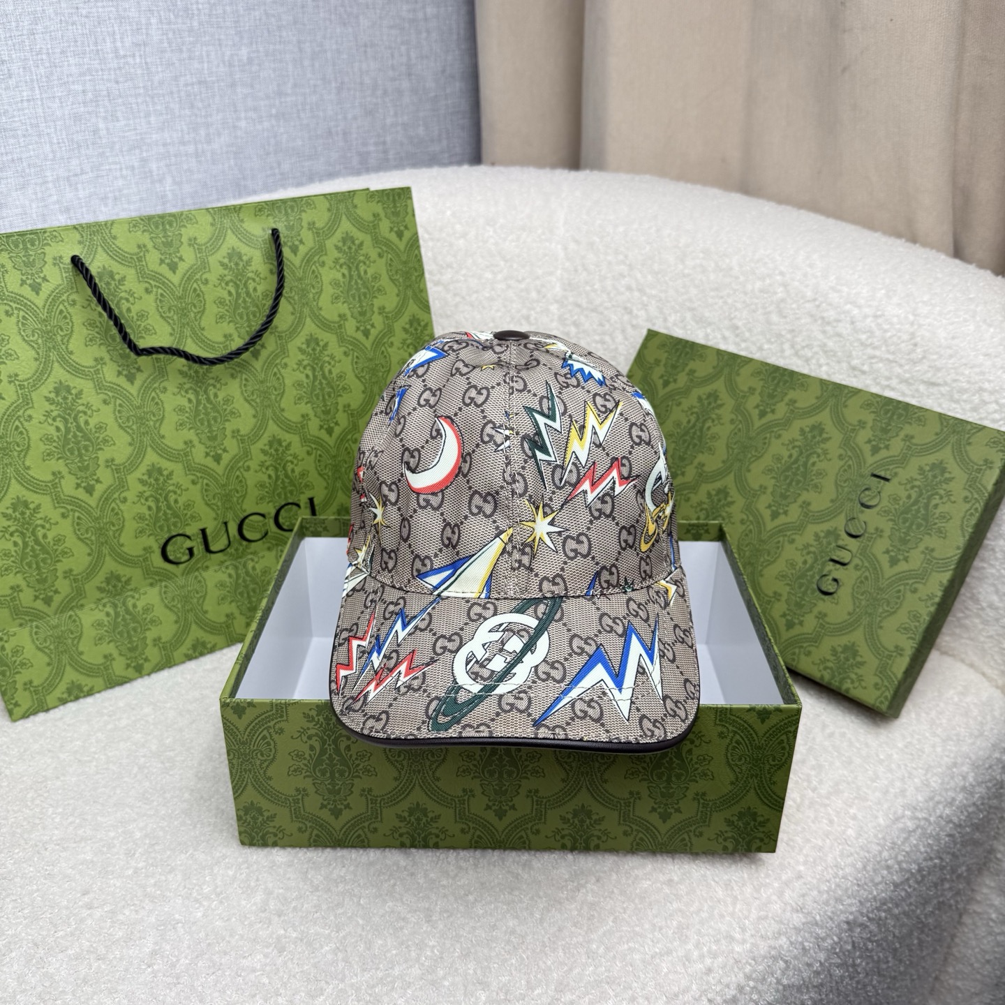 🌹。G家。【超A品质-配透明防尘袋】最新款！时尚潮流，高端做工！每一个帽子都是用心之作！牛津材质！头层牛皮！非一般的品质