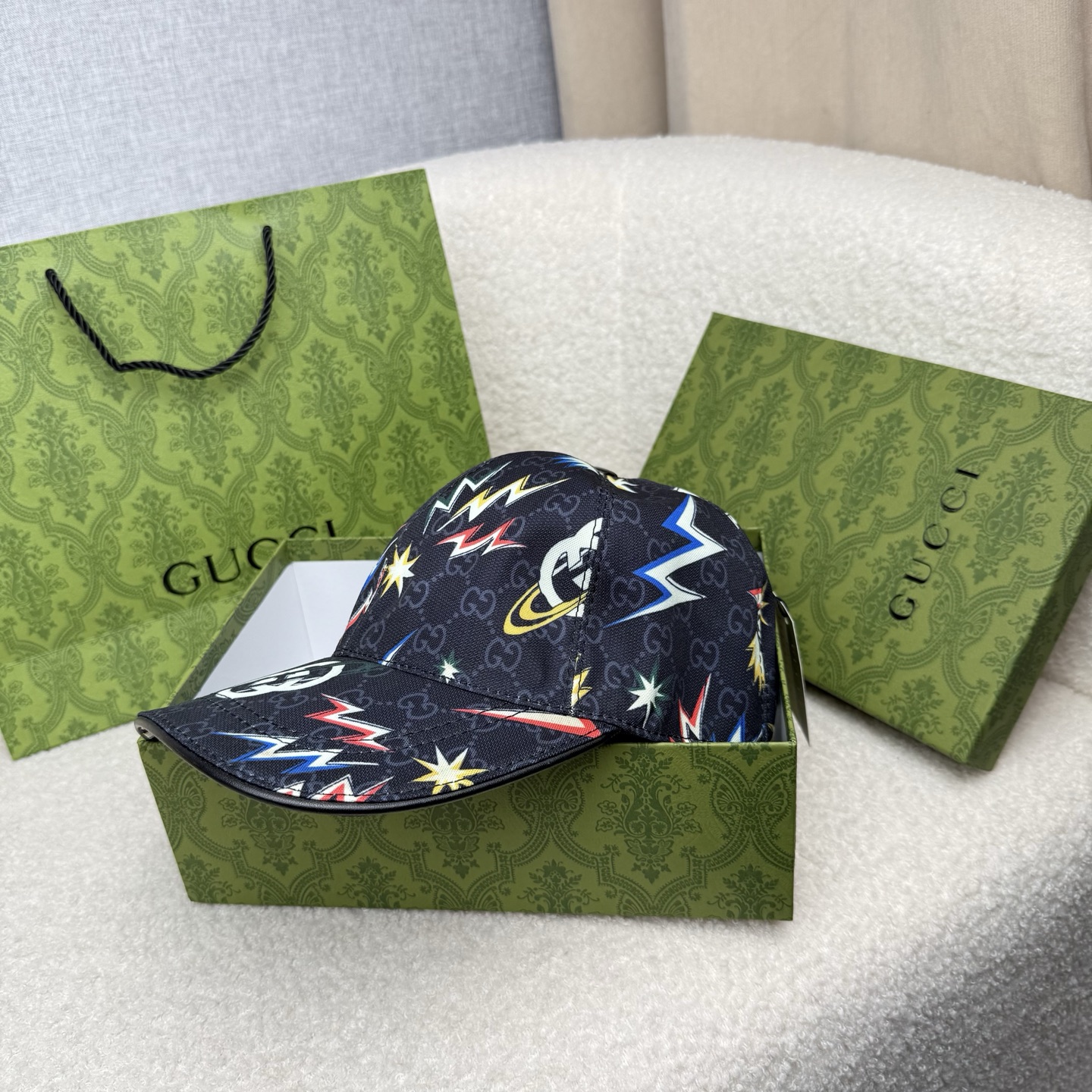 🌹。G家。【超A品质-配透明防尘袋】最新款！时尚潮流，高端做工！每一个帽子都是用心之作！牛津材质！头层牛皮！非一般的品质