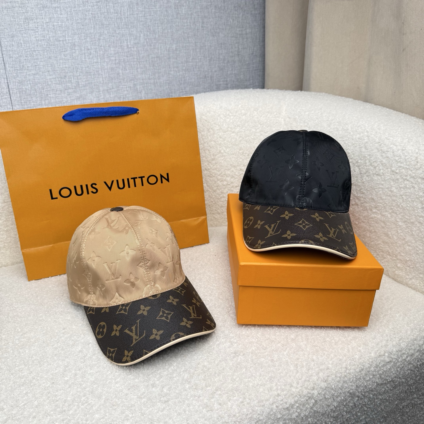 🌹。L家。【超A品质-配透明防尘袋】最新款！时尚潮流，高端做工！每一个帽子都是用心之作！牛津材质！头层牛皮！非一般的品质