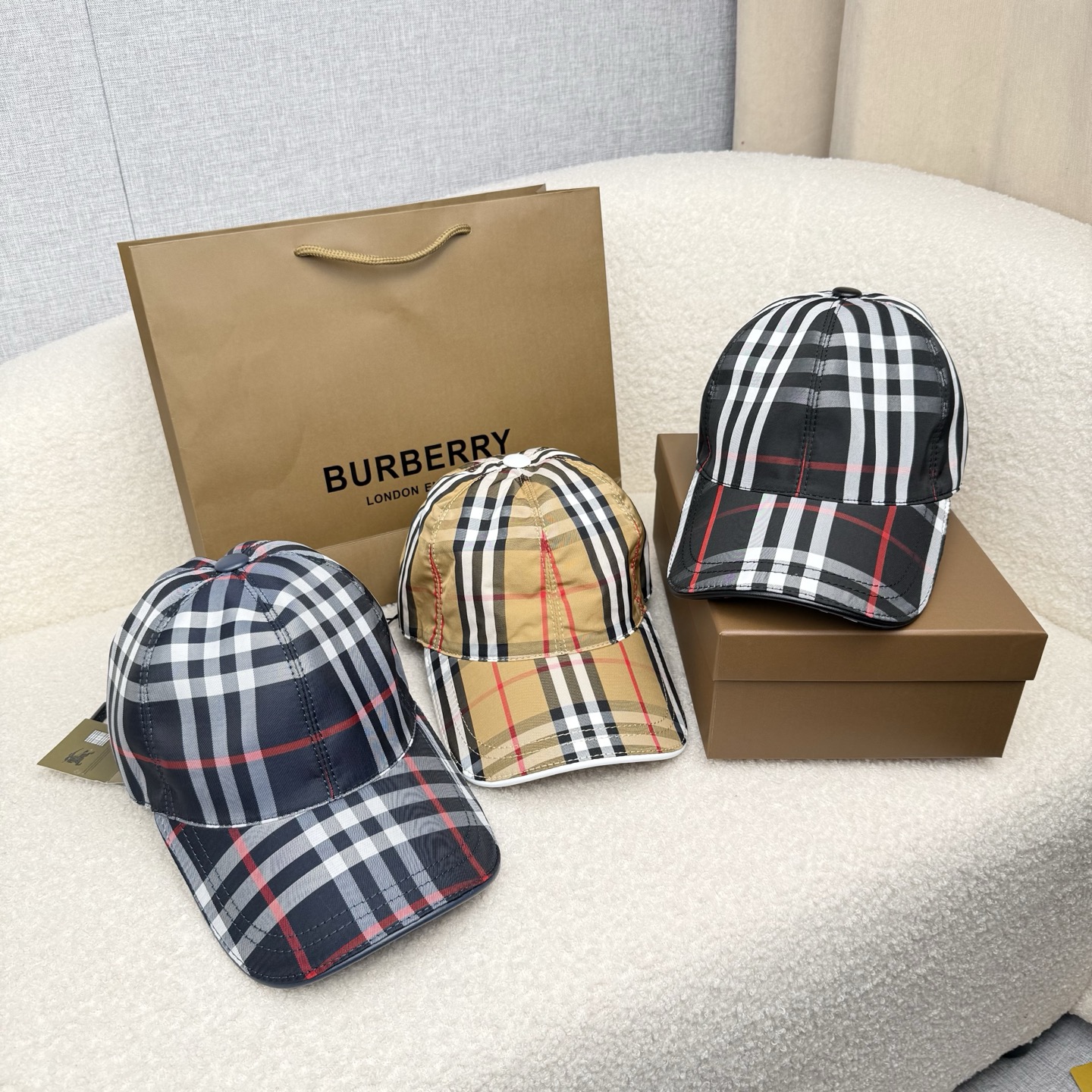 NO:927771,.B Home. [Super A quality - with transparent dust bag] The latest model!  Fashion trend, high-end workmanship!  Every hat is made with care!  Oxford material!  First layer of cowhide!  Extraordinary quality, details are also very important. Genuine leather cap nails, leather adjustment strap!  hats straw hat bucket hat baseball cap, hat, espadrilles, cowhide, hats19860909.B家.【超A品质-配透明防尘袋】最新款！时尚潮流,高端做工！每一个帽子都是用心之作！牛津材质！头层牛皮！非一般的品质,细节也很重要.真皮帽钉,真皮调节带！帽子草帽渔夫帽棒球帽,帽子,espadrilles,cowhide,hats,hat
