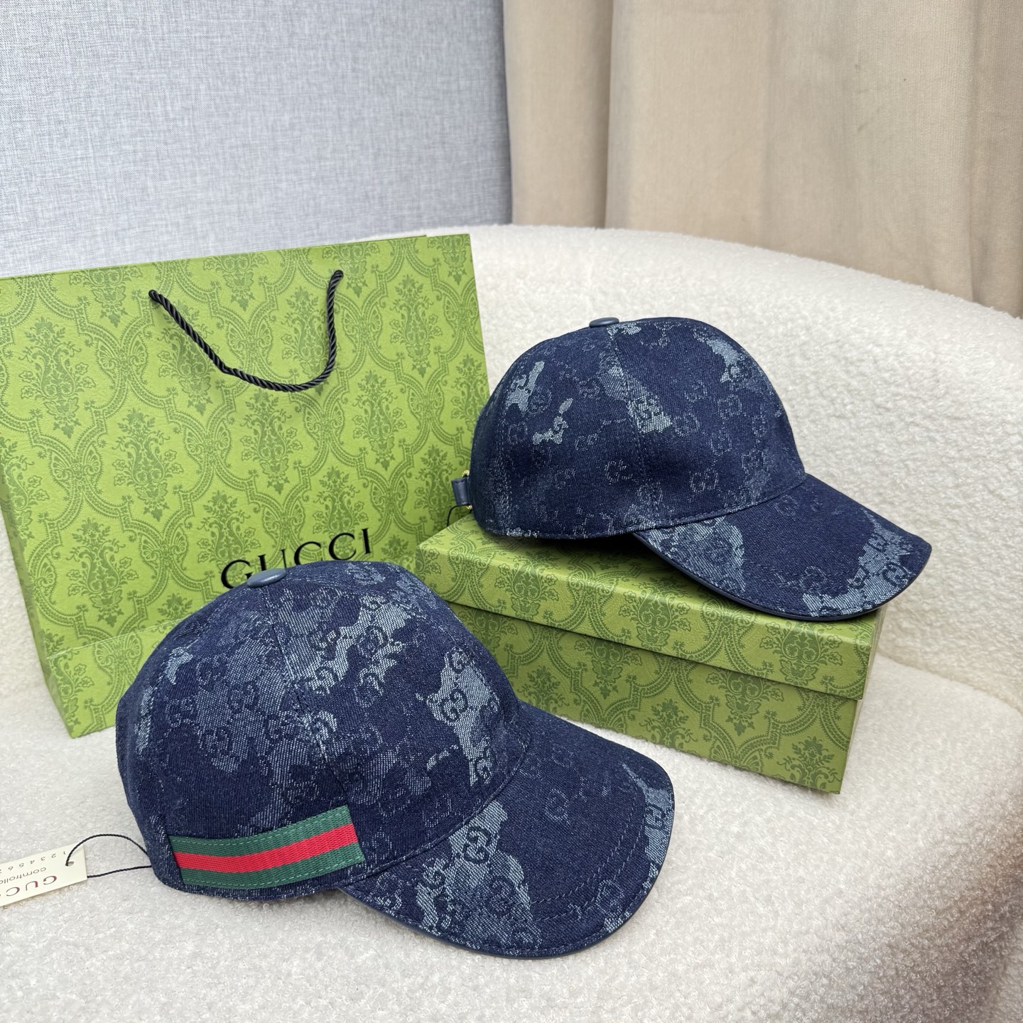 NO:865341,.G Home.【Super A quality】The latest model!  Fashion trend, high-end workmanship!  Every hat is made with care!  Oxford material!  First layer of cowhide!  Comes with box, dust bag, extraordinary quality, details are also very important. Genuine leather cap nails, leather adjustment strap!  Hats, straw hats, bucket hats, baseball caps, hats, gucci, espadrilles, cowhide, hats19860909.G家.【超A品质】最新款！时尚潮流,高端做工！每一个帽子都是用心之作！牛津材质！头层牛皮！配盒子、防尘袋、非一般的品质,细节也很重要.真皮帽钉,真皮调节带！帽子草帽渔夫帽棒球帽,帽子,gucci,espadrilles,cowhide,hats,hat