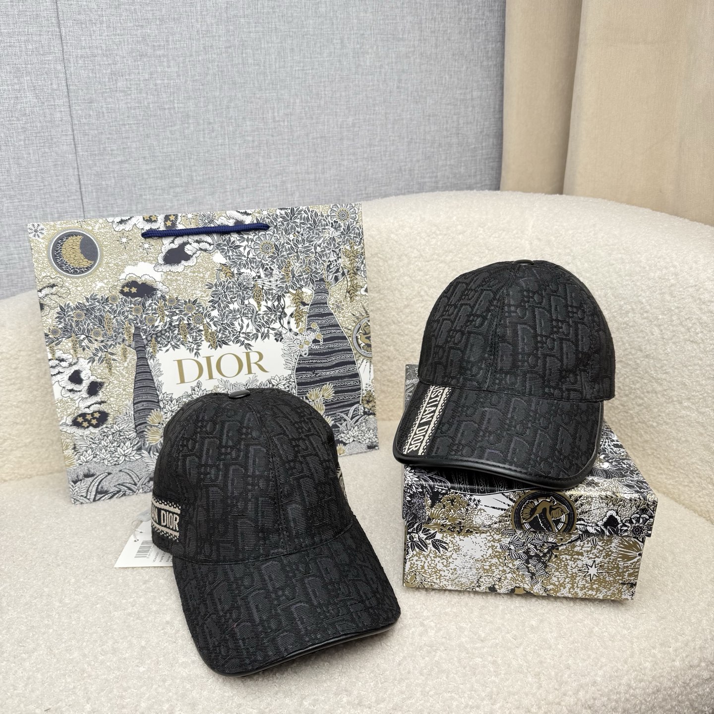 NO:865403,.D Home.【Super A quality】The latest model!  Fashion trend, high-end workmanship!  Every hat is made with care!  Oxford material!  First layer of cowhide!  Comes with box, dust bag, extraordinary quality, details are also very important. Genuine leather cap nails, leather adjustment strap!  hat straw hat bucket hat baseball cap,hat,dior,espadrilles,cowhide,hats19860909.D家.【超A品质】最新款！时尚潮流,高端做工！每一个帽子都是用心之作！牛津材质！头层牛皮！配盒子、防尘袋、非一般的品质,细节也很重要.真皮帽钉,真皮调节带！帽子草帽渔夫帽棒球帽,帽子,dior,espadrilles,cowhide,hats,hat