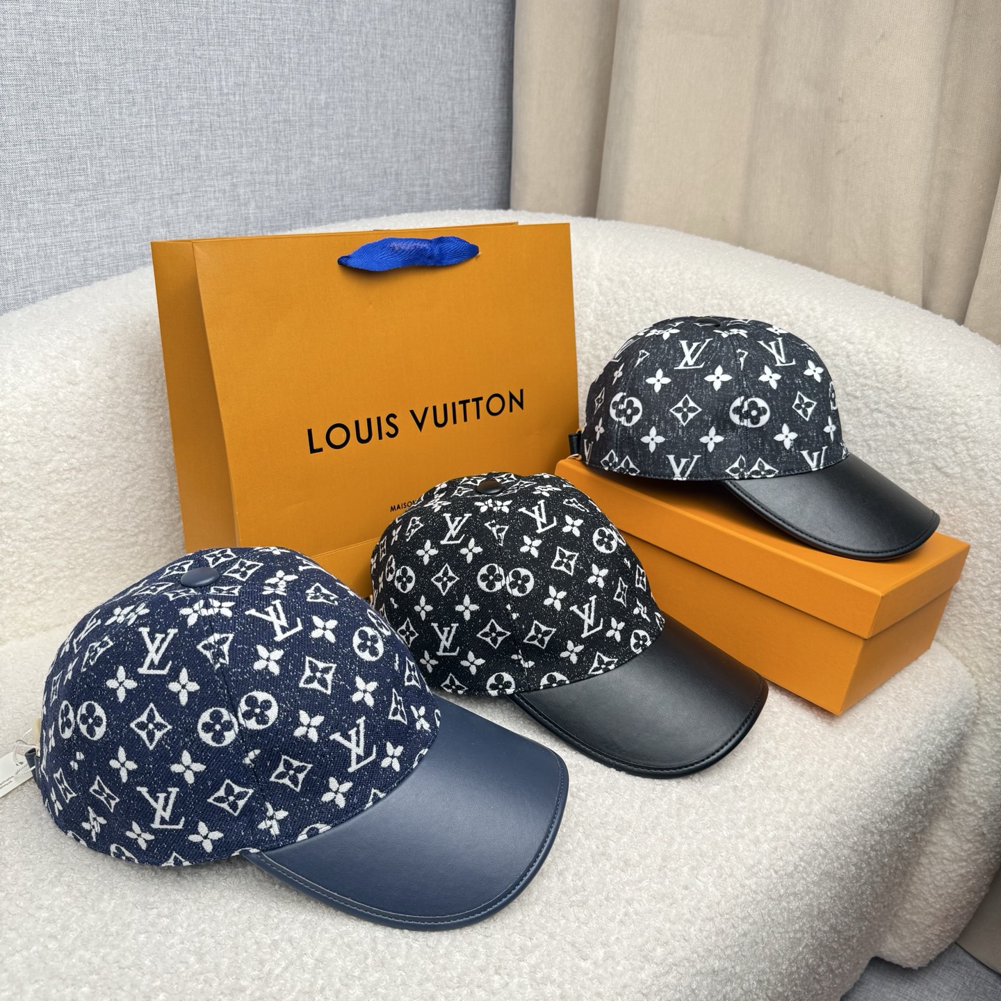 NO:865454,.L family.【Super A quality】The latest model!  Fashion trend, high-end workmanship!  Every hat is made with care!  Oxford material!  First layer of cowhide!  Comes with box, dust bag, extraordinary quality, details are also very important. Genuine leather cap nails, leather adjustment strap!  hat straw hat bucket hat baseball cap,hat,louis vuitton,espadrilles,cowhide,hats19860909.L家.【超A品质】最新款！时尚潮流,高端做工！每一个帽子都是用心之作！牛津材质！头层牛皮！配盒子、防尘袋、非一般的品质,细节也很重要.真皮帽钉,真皮调节带！帽子草帽渔夫帽棒球帽,帽子,louis vuitton,espadrilles,cowhide,hats,hat