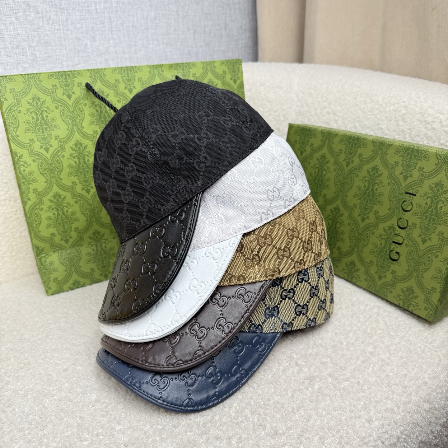 NO:865357,.G Home.【Super A quality】The latest model!  Fashion trend, high-end workmanship!  Every hat is made with care!  Oxford material!  First layer of cowhide!  Comes with box, dust bag, extraordinary quality, details are also very important. Genuine leather cap nails, leather adjustment strap!  Hats, straw hats, bucket hats, baseball caps, hats, gucci, espadrilles, cowhide, hats19860909.G家.【超A品质】最新款！时尚潮流,高端做工！每一个帽子都是用心之作！牛津材质！头层牛皮！配盒子、防尘袋、非一般的品质,细节也很重要.真皮帽钉,真皮调节带！帽子草帽渔夫帽棒球帽,帽子,gucci,espadrilles,cowhide,hats,hat