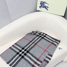 🆕 P🆕 。burberry。Bur新款复古格子,show款限量,一如既往的经典格子,流行了100年都没有过时,最经典的 🆕 P🆕 。burberry。Bur新款复古格子,show款限量,一如既往的经典格子,流行了100年都没有过时,最经典的
