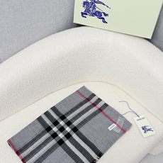 🆕 P🆕 。burberry。Bur新款复古格子,show款限量,一如既往的经典格子,流行了100年都没有过时,最经典的 🆕 P🆕 。burberry。Bur新款复古格子,show款限量,一如既往的经典格子,流行了100年都没有过时,最经典的
