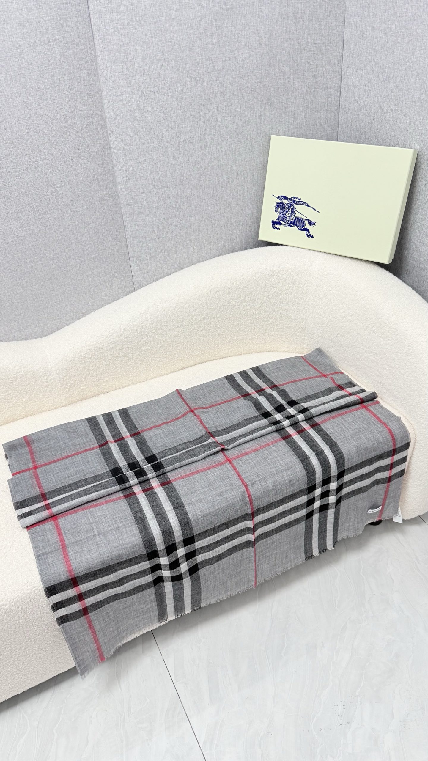 🆕 P🆕 。burberry。Bur新款复古格子,show款限量,一如既往的经典格子,流行了100年都没有过时,最经典的 🆕 P🆕 。burberry。Bur新款复古格子,show款限量,一如既往的经典格子,流行了100年都没有过时,最经典的