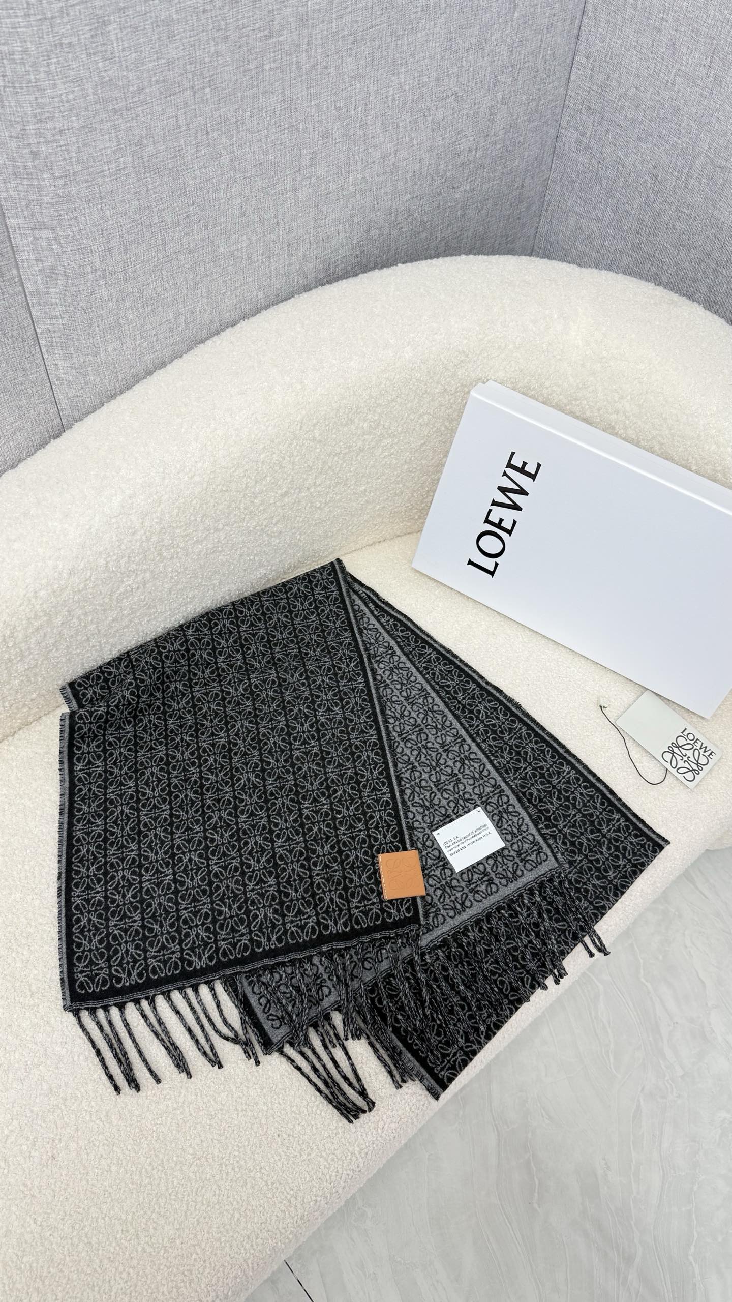 🆕 P🆕 。Loewe。【高版本!!非市场的F扎手货!!】顶级原单中性款!罗意威很幸運拿到這個品牌的東西,真的不多見,很 🆕 P🆕 。Loewe。【高版本!!非市场的F扎手货!!】顶级原单中性款!罗意威很幸運拿到這個品牌的東西,真的不多見,很