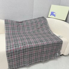 🆕 P🆕 。burberry。Bur新款复古格子,show款限量,一如既往的经典格子,流行了100年都没有过时,最经典的 🆕 P🆕 。burberry。Bur新款复古格子,show款限量,一如既往的经典格子,流行了100年都没有过时,最经典的