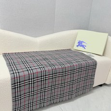 🆕 P🆕 。burberry。Bur新款复古格子,show款限量,一如既往的经典格子,流行了100年都没有过时,最经典的 🆕 P🆕 。burberry。Bur新款复古格子,show款限量,一如既往的经典格子,流行了100年都没有过时,最经典的