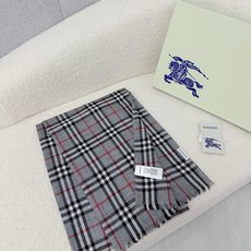 🆕 P🆕 。burberry。Bur新款复古格子,show款限量,一如既往的经典格子,流行了100年都没有过时,最经典的 🆕 P🆕 。burberry。Bur新款复古格子,show款限量,一如既往的经典格子,流行了100年都没有过时,最经典的