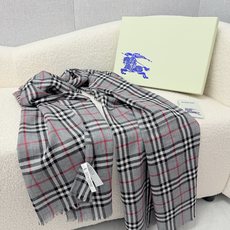 🆕 P🆕 。burberry。Bur新款复古格子,show款限量,一如既往的经典格子,流行了100年都没有过时,最经典的 🆕 P🆕 。burberry。Bur新款复古格子,show款限量,一如既往的经典格子,流行了100年都没有过时,最经典的