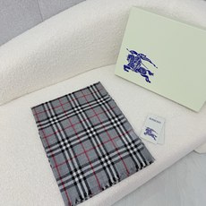 🆕 P🆕 。burberry。Bur新款复古格子,show款限量,一如既往的经典格子,流行了100年都没有过时,最经典的 🆕 P🆕 。burberry。Bur新款复古格子,show款限量,一如既往的经典格子,流行了100年都没有过时,最经典的