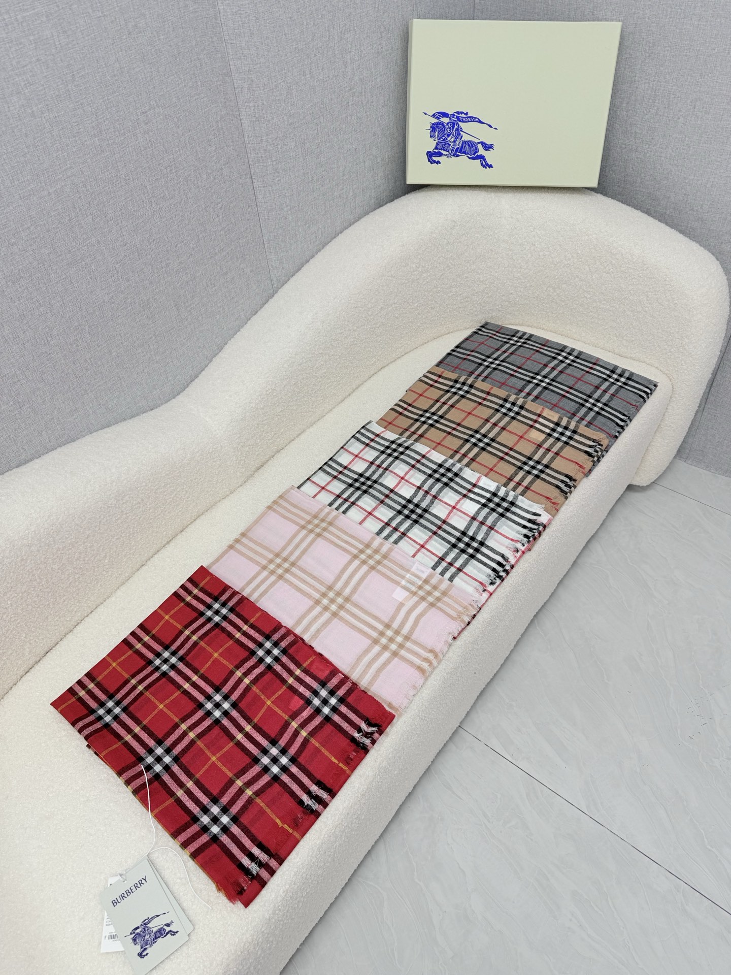 🆕 P🆕 。burberry。Bur新款复古格子，show款限量，一如既往的经典格子，流行了100年都没有过时，最经典的