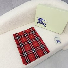 🆕 P🆕 。burberry。Bur新款复古格子,show款限量,一如既往的经典格子,流行了100年都没有过时,最经典的 🆕 P🆕 。burberry。Bur新款复古格子,show款限量,一如既往的经典格子,流行了100年都没有过时,最经典的