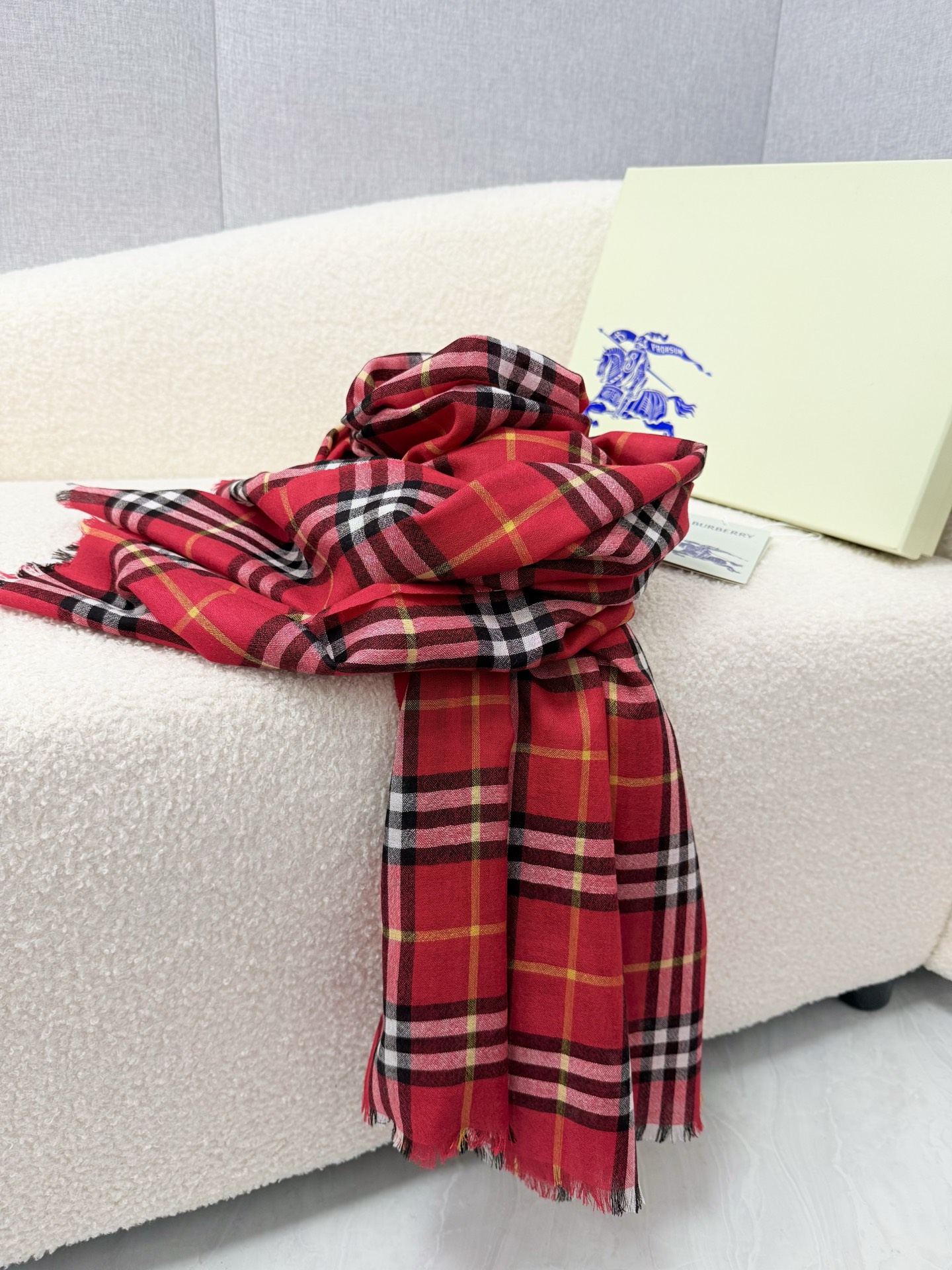 🆕 P🆕 。burberry。Bur新款复古格子,show款限量,一如既往的经典格子,流行了100年都没有过时,最经典的 🆕 P🆕 。burberry。Bur新款复古格子,show款限量,一如既往的经典格子,流行了100年都没有过时,最经典的