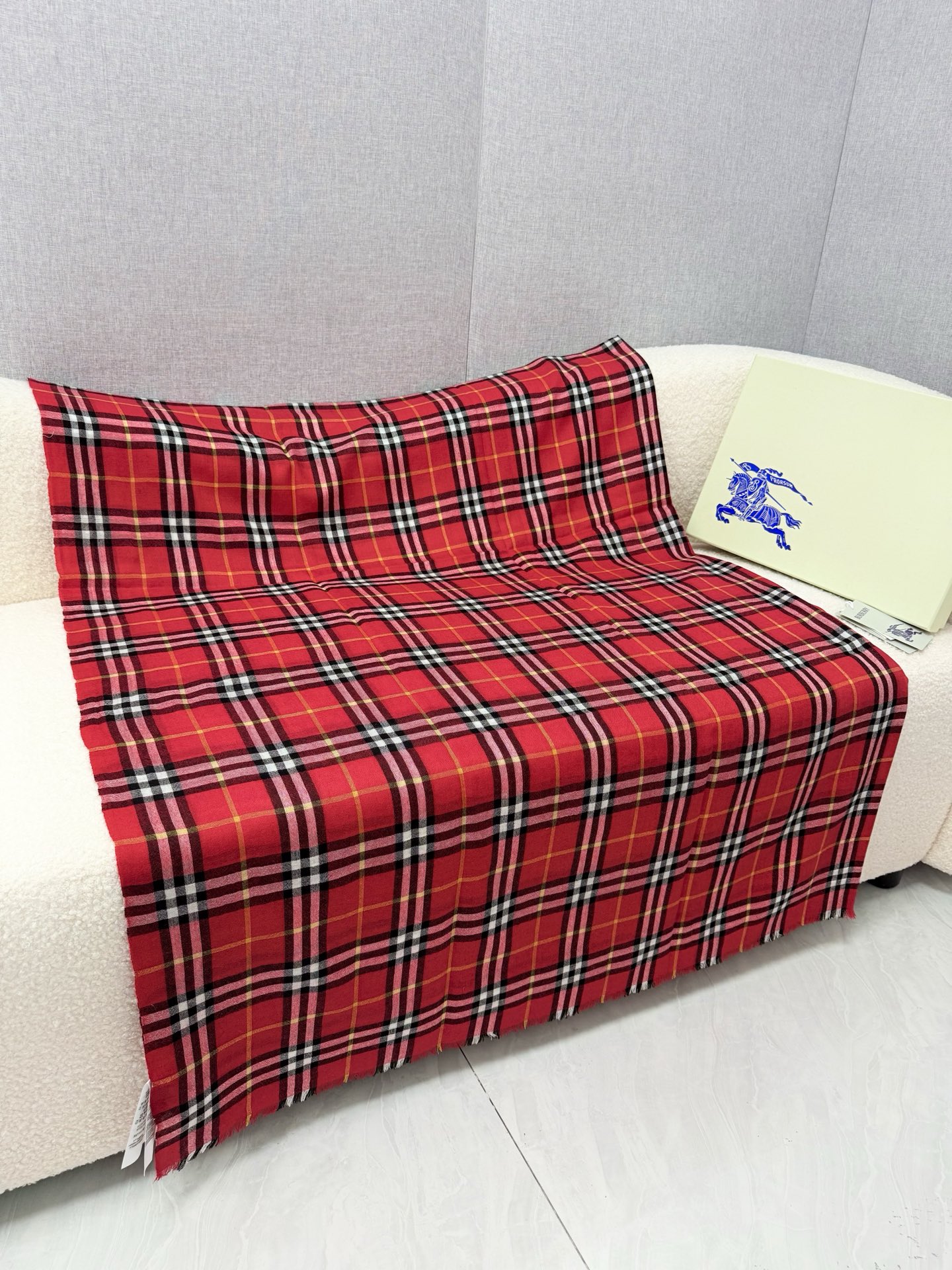 🆕 P🆕 。burberry。Bur新款复古格子,show款限量,一如既往的经典格子,流行了100年都没有过时,最经典的 🆕 P🆕 。burberry。Bur新款复古格子,show款限量,一如既往的经典格子,流行了100年都没有过时,最经典的