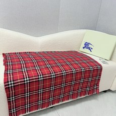 🆕 P🆕 。burberry。Bur新款复古格子,show款限量,一如既往的经典格子,流行了100年都没有过时,最经典的 🆕 P🆕 。burberry。Bur新款复古格子,show款限量,一如既往的经典格子,流行了100年都没有过时,最经典的