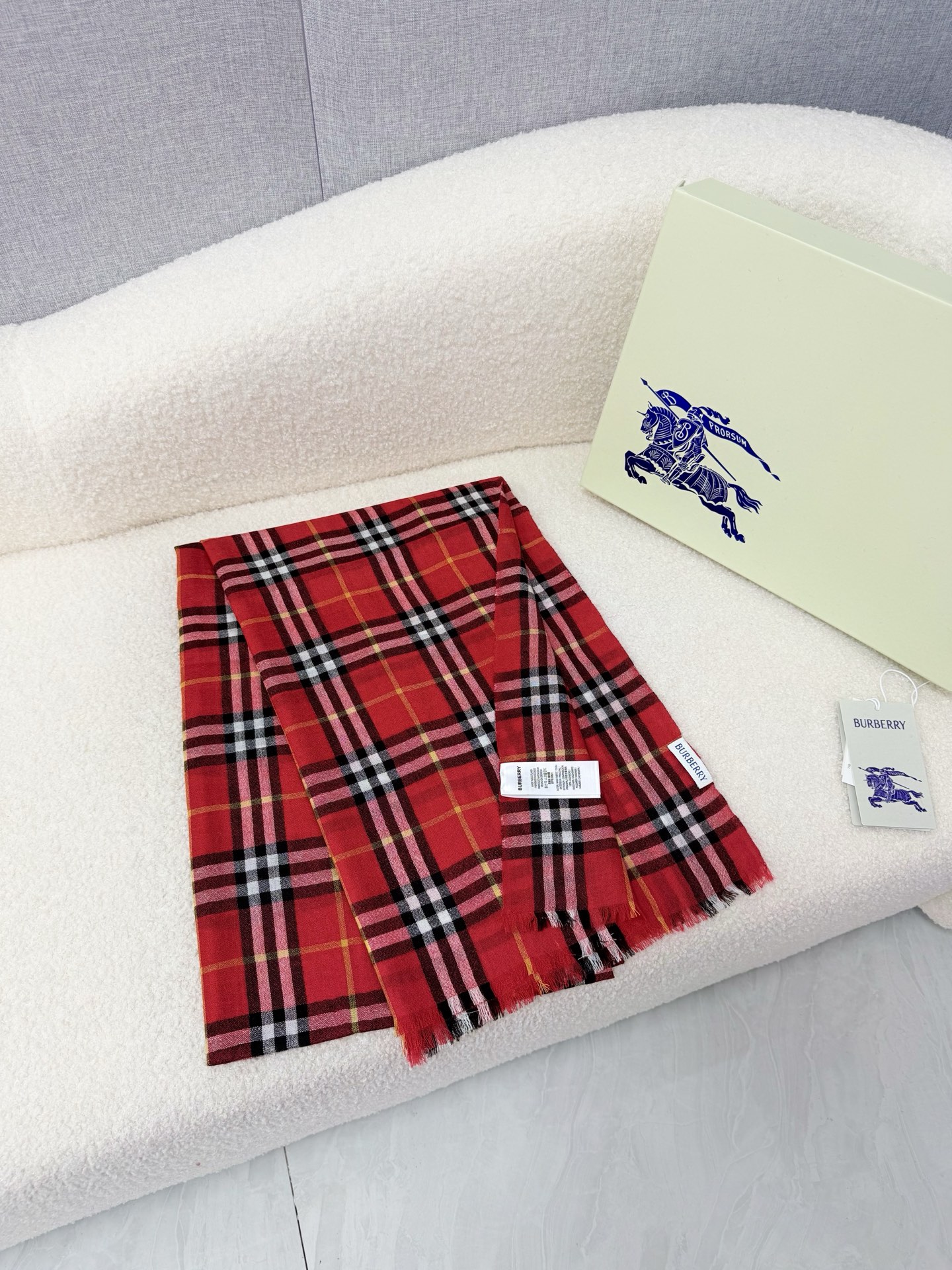 🆕 P🆕 。burberry。Bur新款复古格子,show款限量,一如既往的经典格子,流行了100年都没有过时,最经典的 🆕 P🆕 。burberry。Bur新款复古格子,show款限量,一如既往的经典格子,流行了100年都没有过时,最经典的