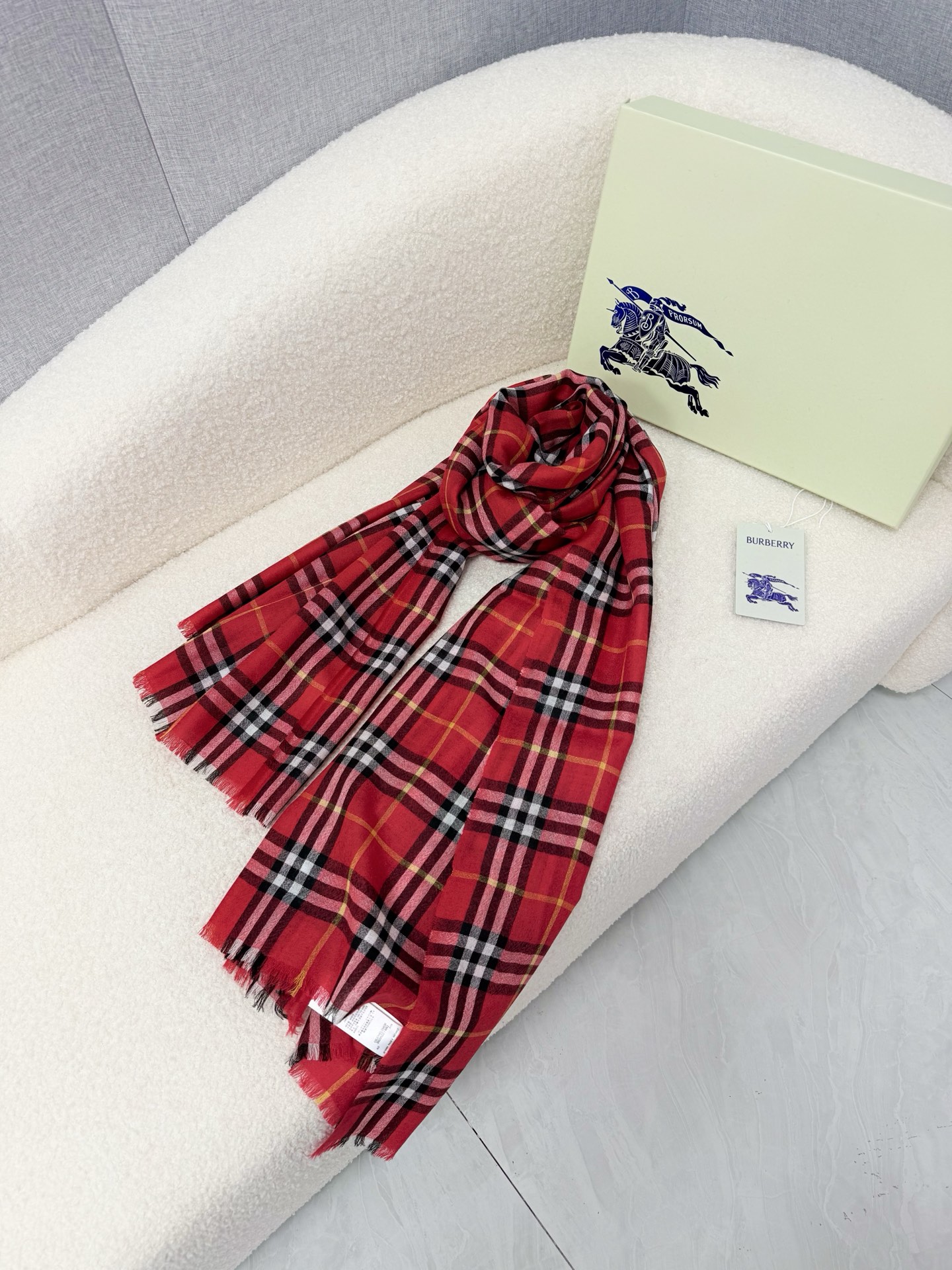 🆕 P🆕 。burberry。Bur新款复古格子,show款限量,一如既往的经典格子,流行了100年都没有过时,最经典的 🆕 P🆕 。burberry。Bur新款复古格子,show款限量,一如既往的经典格子,流行了100年都没有过时,最经典的