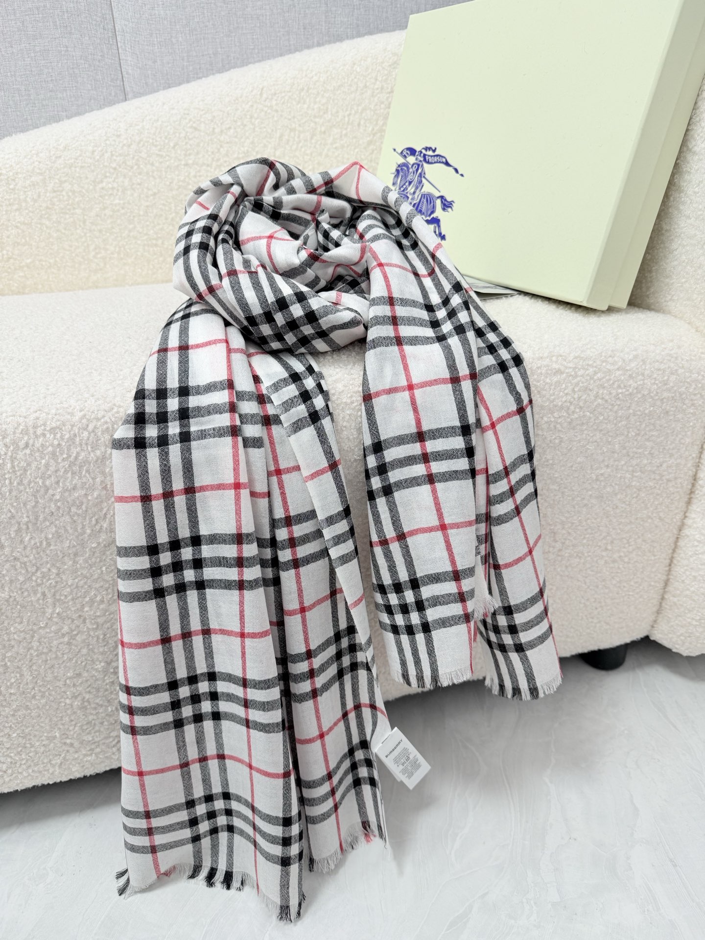 🆕 P🆕 。burberry。Bur新款复古格子，show款限量，一如既往的经典格子，流行了100年都没有过时，最经典的