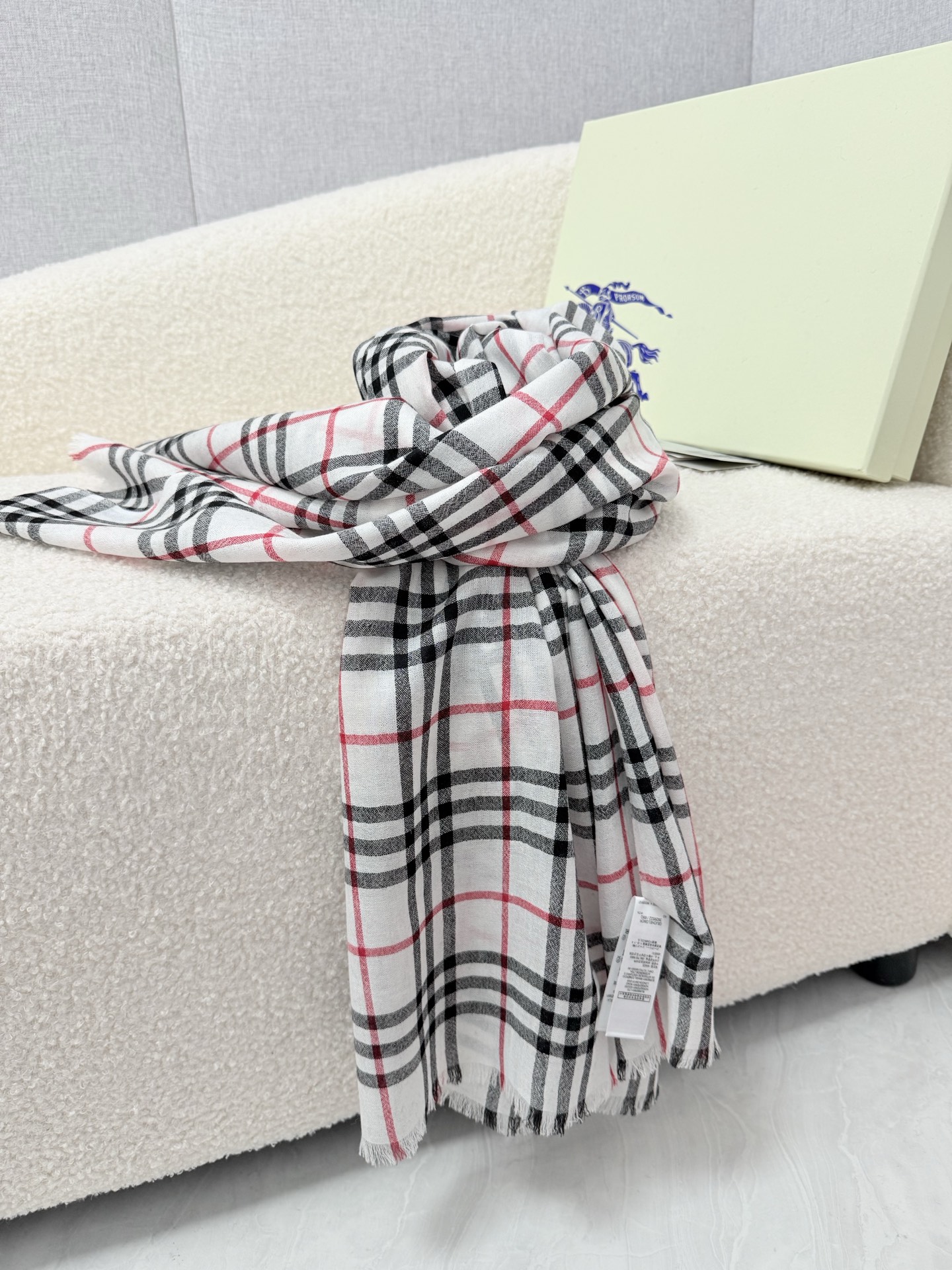 🆕 P🆕 。burberry。Bur新款复古格子，show款限量，一如既往的经典格子，流行了100年都没有过时，最经典的