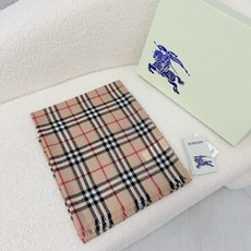 🆕 P🆕 。burberry。Bur新款复古格子,show款限量,一如既往的经典格子,流行了100年都没有过时,最经典的 🆕 P🆕 。burberry。Bur新款复古格子,show款限量,一如既往的经典格子,流行了100年都没有过时,最经典的