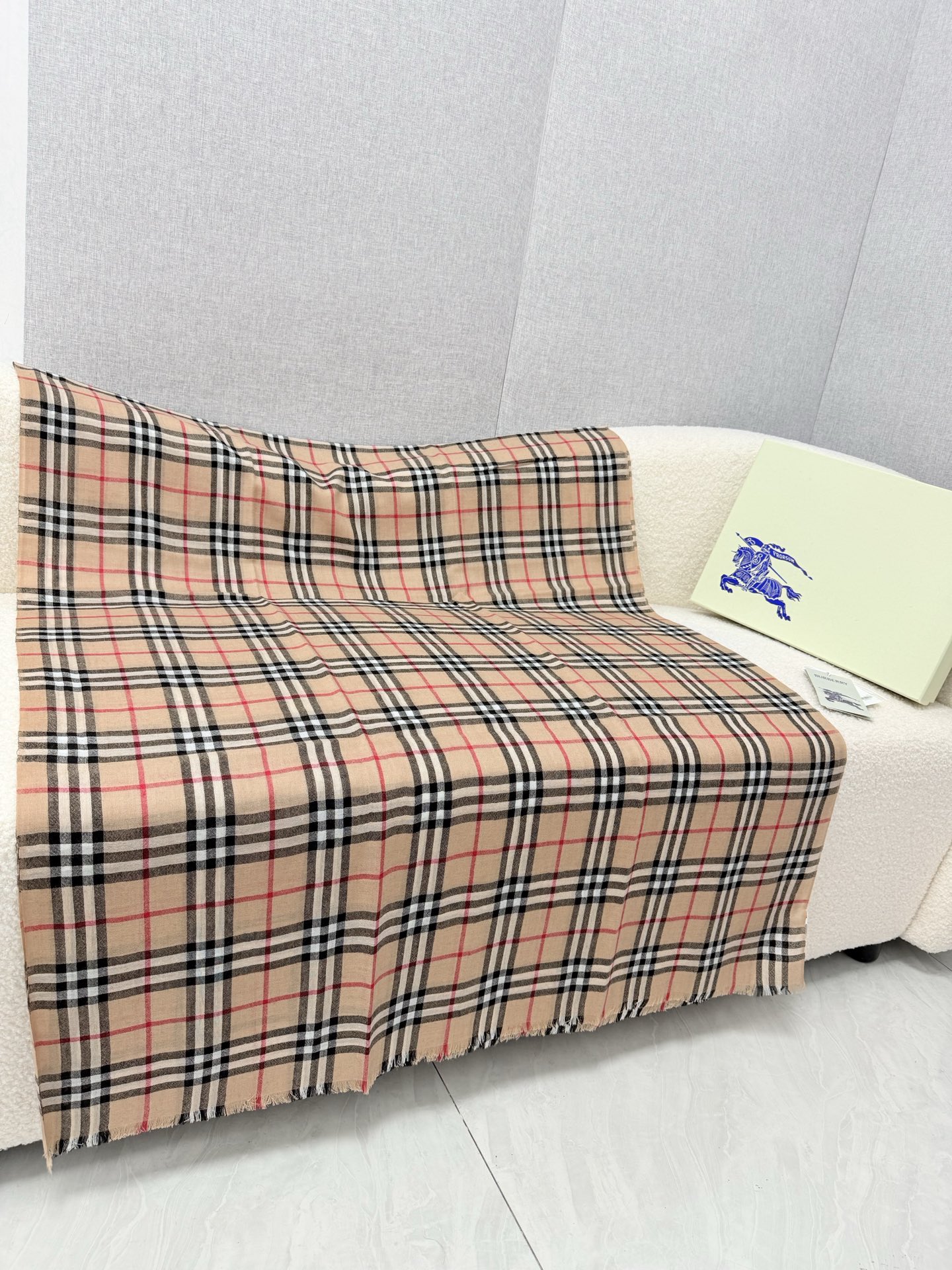 🆕 P🆕 。burberry。Bur新款复古格子,show款限量,一如既往的经典格子,流行了100年都没有过时,最经典的 🆕 P🆕 。burberry。Bur新款复古格子,show款限量,一如既往的经典格子,流行了100年都没有过时,最经典的