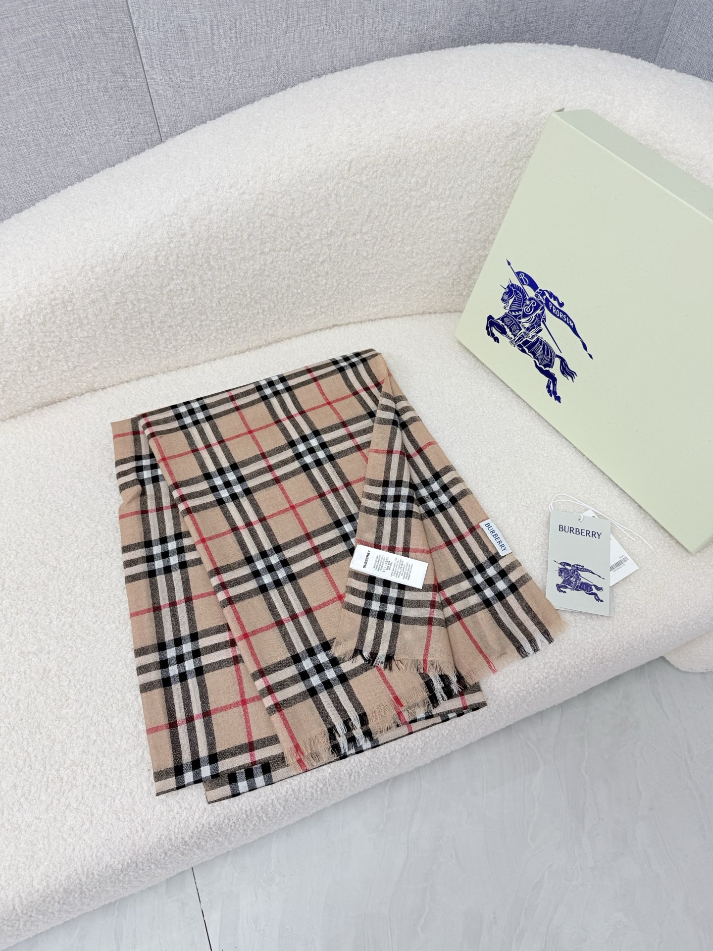 🆕 P🆕 。burberry。Bur新款复古格子,show款限量,一如既往的经典格子,流行了100年都没有过时,最经典的 🆕 P🆕 。burberry。Bur新款复古格子,show款限量,一如既往的经典格子,流行了100年都没有过时,最经典的