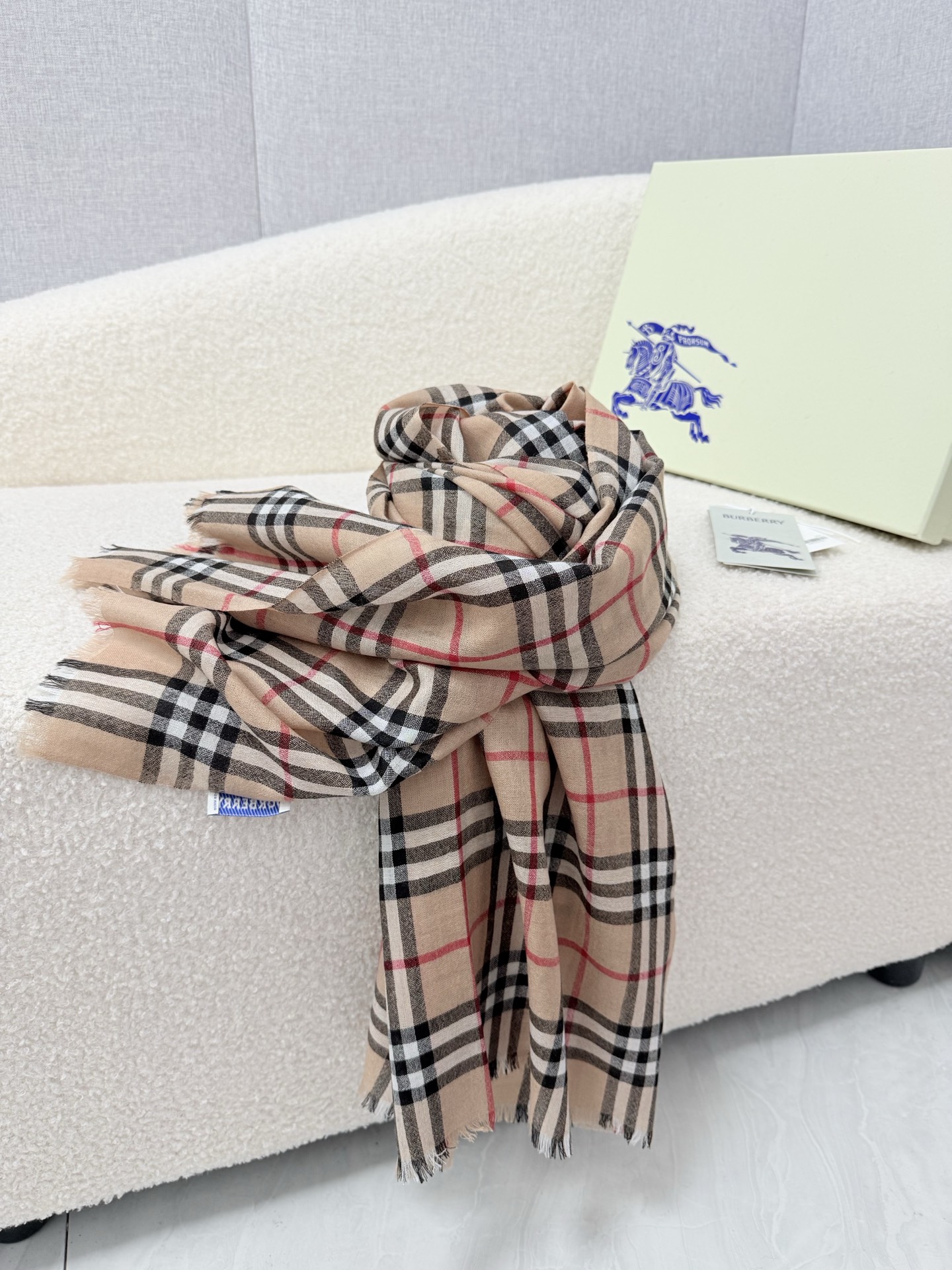 🆕 P🆕 。burberry。Bur新款复古格子,show款限量,一如既往的经典格子,流行了100年都没有过时,最经典的 🆕 P🆕 。burberry。Bur新款复古格子,show款限量,一如既往的经典格子,流行了100年都没有过时,最经典的