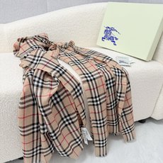 🆕 P🆕 。burberry。Bur新款复古格子,show款限量,一如既往的经典格子,流行了100年都没有过时,最经典的 🆕 P🆕 。burberry。Bur新款复古格子,show款限量,一如既往的经典格子,流行了100年都没有过时,最经典的