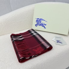 🆕 P🆕 。B家。【新款战马拼色格纹羊绒围巾:对比感格纹】面料:羊绒,尺寸:30*168!想要温暖冬季的必备百搭单品, 🆕 P🆕 。B家。【新款战马拼色格纹羊绒围巾:对比感格纹】面料:羊绒,尺寸:30*168!想要温暖冬季的必备百搭单品,