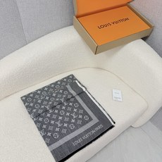 🆕 P🆕 。L家。【新款边框四方巾】王牌口碑经典披肩,必入!围巾界的头牌鼻祖,姐妹们怎么都得给自己整一条!六个色!LV经 🆕 P🆕 。L家。【新款边框四方巾】王牌口碑经典披肩,必入!围巾界的头牌鼻祖,姐妹们怎么都得给自己整一条!六个色!LV经