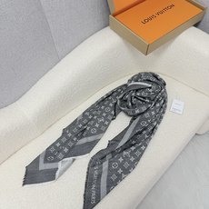 🆕 P🆕 。L家。【新款边框四方巾】王牌口碑经典披肩,必入!围巾界的头牌鼻祖,姐妹们怎么都得给自己整一条!六个色!LV经 🆕 P🆕 。L家。【新款边框四方巾】王牌口碑经典披肩,必入!围巾界的头牌鼻祖,姐妹们怎么都得给自己整一条!六个色!LV经