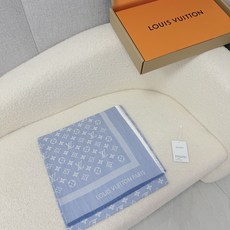 🆕 P🆕 。L家。【新款边框四方巾】王牌口碑经典披肩,必入!围巾界的头牌鼻祖,姐妹们怎么都得给自己整一条!六个色!LV经 🆕 P🆕 。L家。【新款边框四方巾】王牌口碑经典披肩,必入!围巾界的头牌鼻祖,姐妹们怎么都得给自己整一条!六个色!LV经