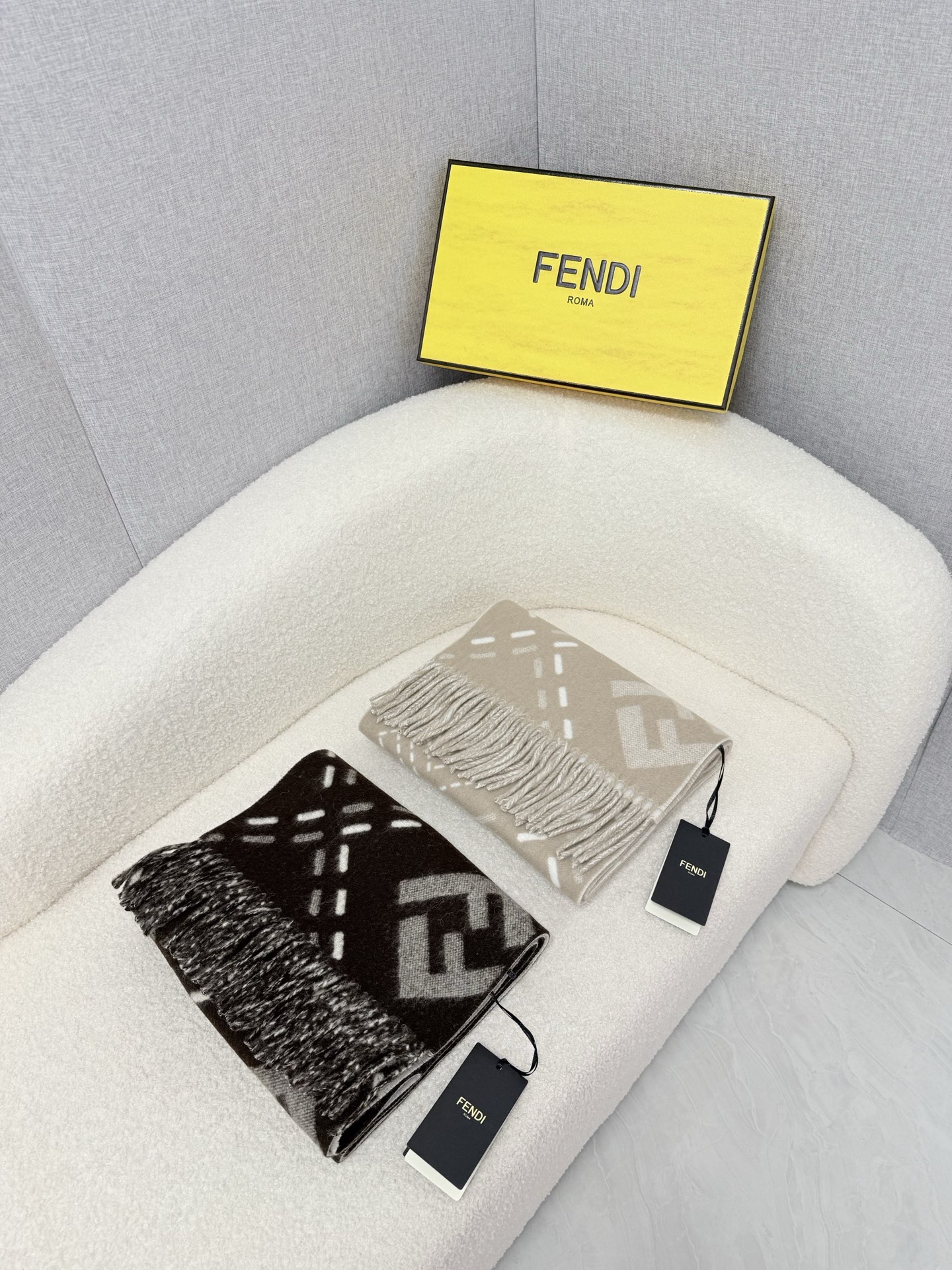 🆕 P🆕 。F家。【高克重-双面围巾】免代购!极品!灰常厚实!Fendi今年最火的围巾!全世界都在抢的老花FF字母款!主 🆕 P🆕 。F家。【高克重-双面围巾】免代购!极品!灰常厚实!Fendi今年最火的围巾!全世界都在抢的老花FF字母款!主